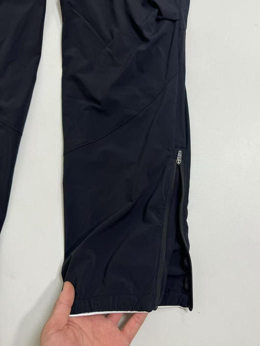 原单正品攀山鼠比森专业运动慢跑长裤，

超薄，版型独有，适合快节奏运动场景

拉链裤腿，方便穿脱，腰部带松紧，膝盖弹力绳设计，膝盖预弯曲设计，细节超多！！

黑色S-XXL 商品图6