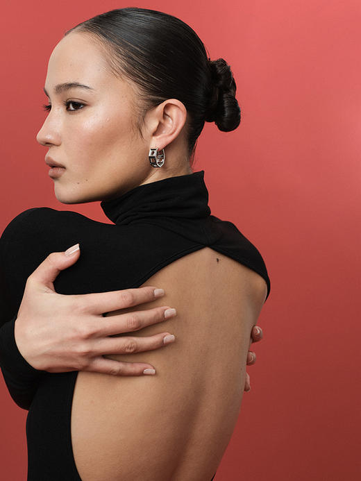 TR她热 留白几何 银色方圆镂空几何个性简约设计感百搭925银针耳环 商品图1