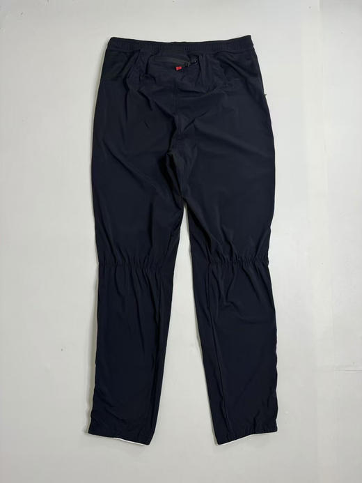 原单正品攀山鼠比森专业运动慢跑长裤，

超薄，版型独有，适合快节奏运动场景

拉链裤腿，方便穿脱，腰部带松紧，膝盖弹力绳设计，膝盖预弯曲设计，细节超多！！

黑色S-XXL 商品图1