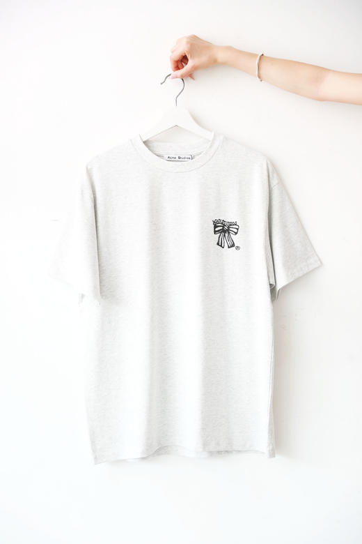 蝴蝶结印花tee，元祖灰+耀夜黑。复古宽松设计情侣圆领t恤E040660 商品图4