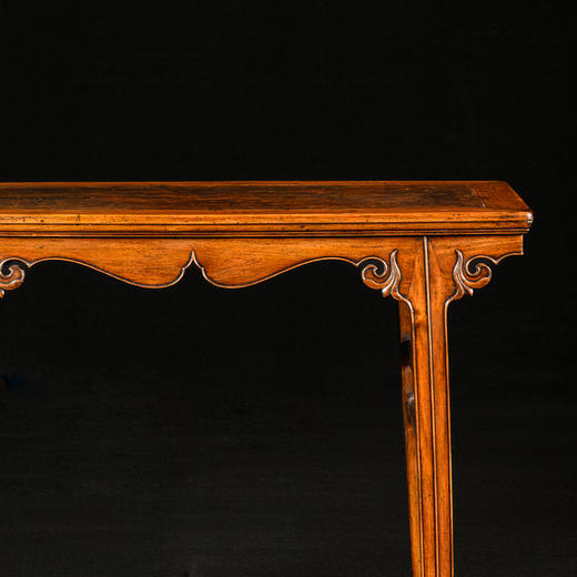 清	黄花梨镶瘿木插肩榫云纹平头案 商品图1