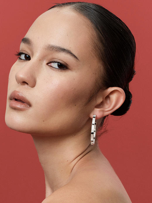 TR她热 星轨 银色横纹黑白锆石轻奢设计感百搭925银针耳环大耳圈 商品图0