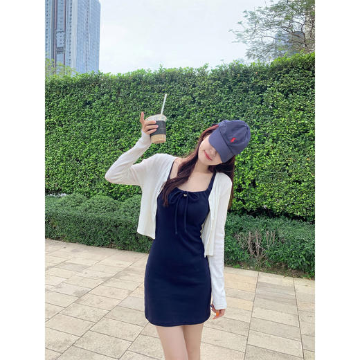 <曾小咸推荐>【4/7-4/9一件88折拍2件8折】韩系藏蓝色修身吊带连衣裙 商品图1