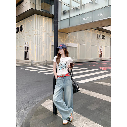 <曾小咸推荐>韩系设计感印花短款T恤上衣【预售款，预计3-15天！！】 商品图1