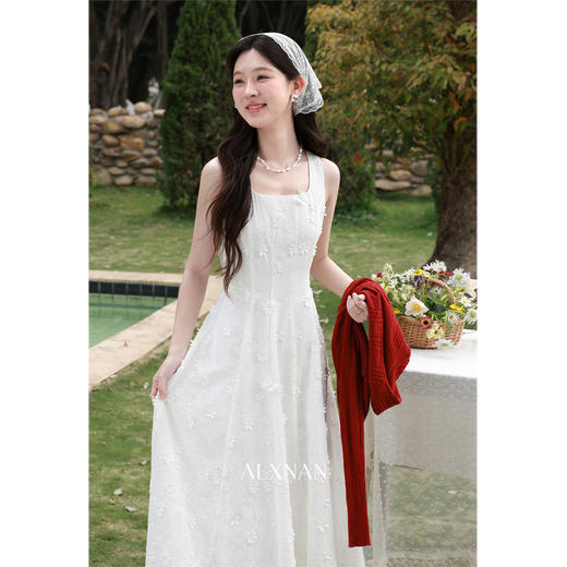 鹿向南【半醒的梦】白色背心连衣裙女夏季新款漂亮独特修身长裙子 商品图0