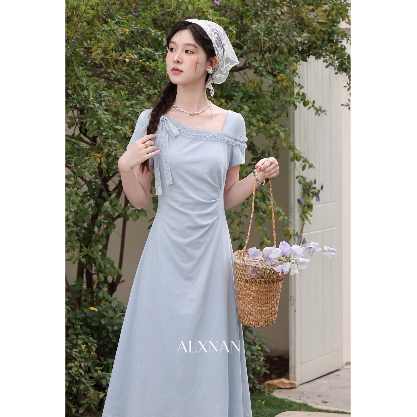 鹿向南【雾里温柔】法式斜领蓝色连衣裙女夏新款气质修身显瘦裙子