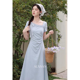 鹿向南【雾里温柔】法式斜领蓝色连衣裙女夏新款气质修身显瘦裙子