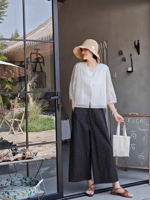 灵动飘逸 拂袖揽仙气 呼吸感七分袖苎麻v领刺绣衬衫 商品图3