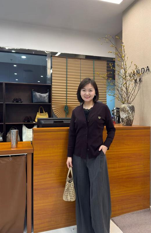 V领纯棉刺绣上衣 商品图3