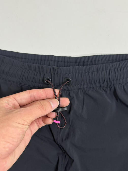 原单正品攀山鼠比森专业运动慢跑长裤，

超薄，版型独有，适合快节奏运动场景

拉链裤腿，方便穿脱，腰部带松紧，膝盖弹力绳设计，膝盖预弯曲设计，细节超多！！

黑色S-XXL 商品图4