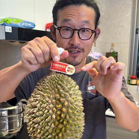 猫山王鲜果榴莲，鲜果！鲜果！肉质软糯细腻，猫山王果核大，苦麻。味道甜中带丝清苦，略有回甘，韵味绵长⭐️顺丰空运