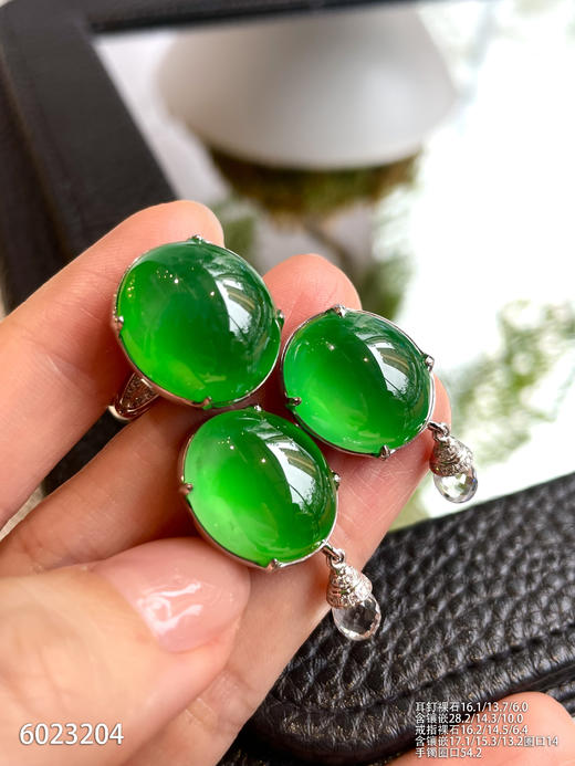 玻璃种木那阳绿蛋面套装【6023204】具体价格微信咨询 商品图5