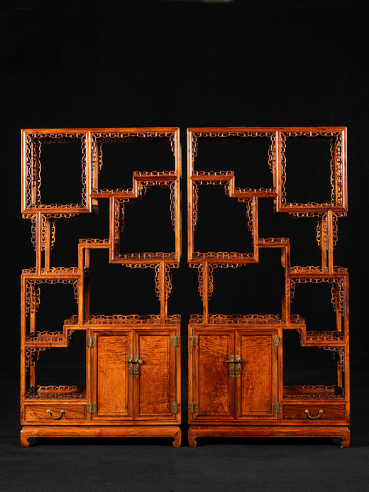 二十世纪 黄花梨打洼透雕拐子纹圈口博古架（一对） 商品图4