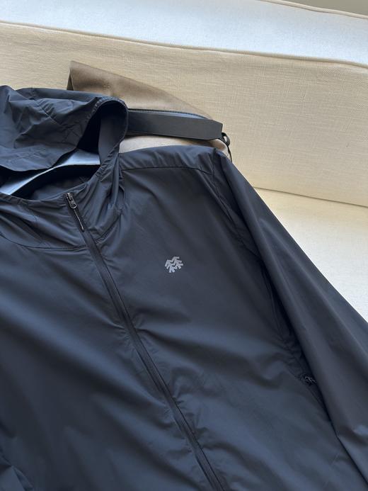 点此购买 可隆春夏季男士户外通勤连帽皮肤衣外套 bk 344396 商品图14