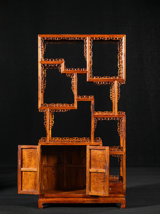 二十世纪 黄花梨打洼透雕拐子纹圈口博古架（一对） 商品图1