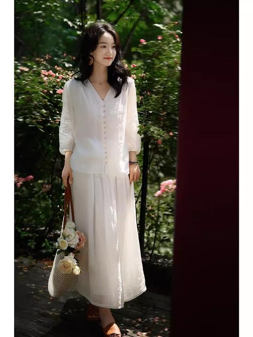 灵动飘逸 拂袖揽仙气 呼吸感七分袖苎麻v领刺绣衬衫 商品图0