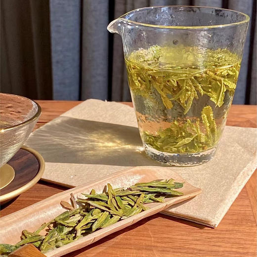 💥春茶上新｜龙井茶团购专场，【卧芳华金鼎方罐龙井茶】🌈以茶为礼，共品春日鲜醇 春风拂过茶山畔，云雾育新芽🌱 每年春日最值得期待的，便是这一口鲜爽甘醇的龙井 商品图6