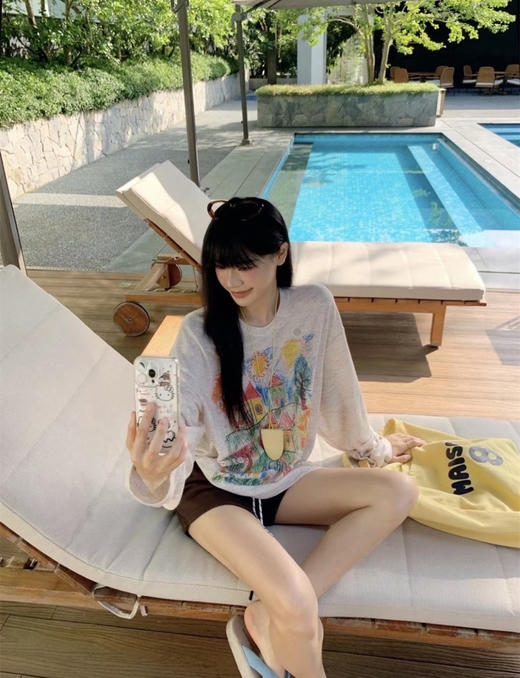 🔥沈羽洁同款!!氛围感少女T来啦~【韩版手绘涂鸦防晒衫】🌸多彩晕染❗️简简单单就可以搭配的单品 ❗️充满活力的配色搭配艺术感涂鸦印花，❤️内搭外搭都好看❗️ 商品图5