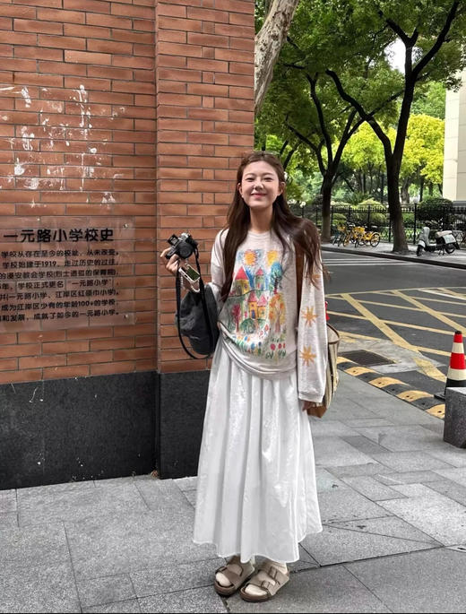 🔥沈羽洁同款!!氛围感少女T来啦~【韩版手绘涂鸦防晒衫】🌸多彩晕染❗️简简单单就可以搭配的单品 ❗️充满活力的配色搭配艺术感涂鸦印花，❤️内搭外搭都好看❗️ 商品图4