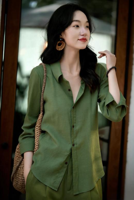 【下单3-7天发货】ORIGNAL&CO松绿色苎麻长袖衬衫，面料轻薄透气，夏天穿也可以保持干爽，宽松版型 不限制任何身材，遮肉显瘦! 商品图3