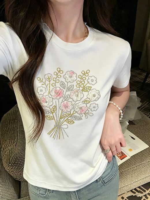 张心子【夏日攻略】设计感烫钻花朵T恤女短袖夏新款修身显瘦上衣 U2604006 商品图2