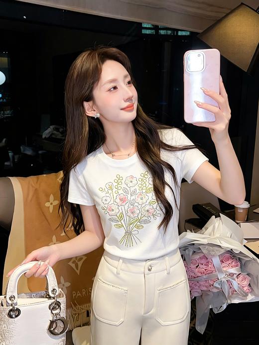 张心子【夏日攻略】设计感烫钻花朵T恤女短袖夏新款修身显瘦上衣 U2604006 商品图7