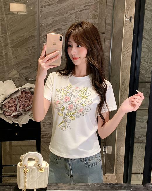张心子【夏日攻略】设计感烫钻花朵T恤女短袖夏新款修身显瘦上衣 U2604006 商品图10