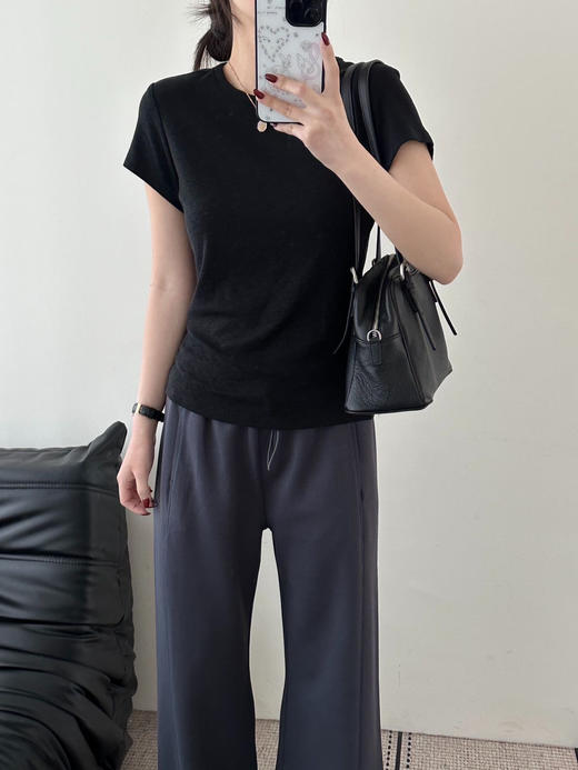 ❗️南油高定❗️撑场面的短袖❗️【row风天丝棉短袖T恤】上身效果真香❗️ 😊这是我今年穿过巨显瘦的T恤了🤪往往越简单的衣服上身越有高级感！ 商品图4