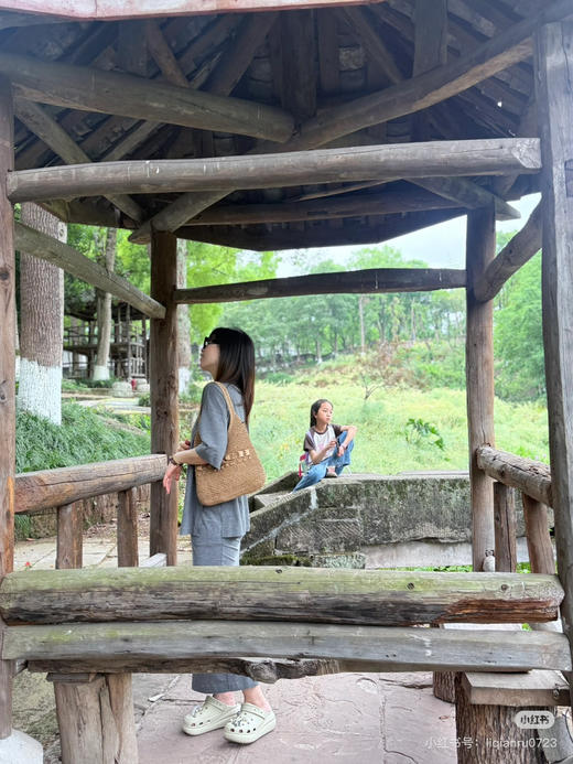 代购级 蔻驰𝗰𝗼𝗮𝗰.𝟰月新品𝗯𝗿𝗼𝗼𝗸𝗹𝘆𝗻 
布鲁克林拉菲草编包 商品图8