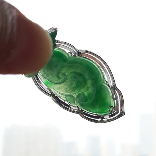 【天然正品】A货翡翠AU750收藏级白金豪镶钻镶天然细腻糯冰种满绿如意（万事如意）翡翠吊坠项链60.7*24.6*9.6MM（皆取最大值）141125AH17 商品图3