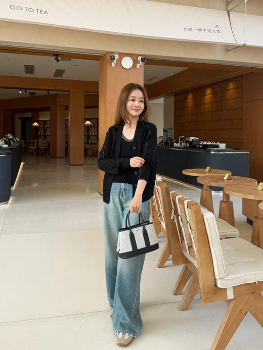 2604204    烫钻点缀 直筒牛仔裤 商品图1