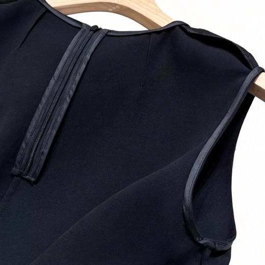 row家小黑裙。自己备注号码。 商品图10