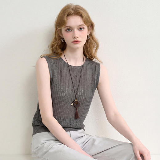 西遇法式圆领无袖针织背心女2026夏季新款镂空露背设计感马甲上衣H0060248 商品图3