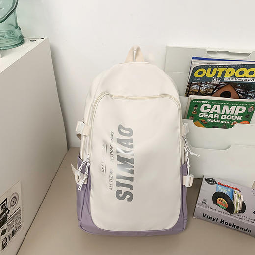 【经典美式校园风❗️双肩背包常备】经典美式校园风，双肩背包常备。适用于女大学生、高中初中生和旅行者使用。大容量设计，可轻松携带各种物品。男日系工装风格，时尚百搭书包。开学季父亲节礼物新年礼盒年货礼盒 商品图8