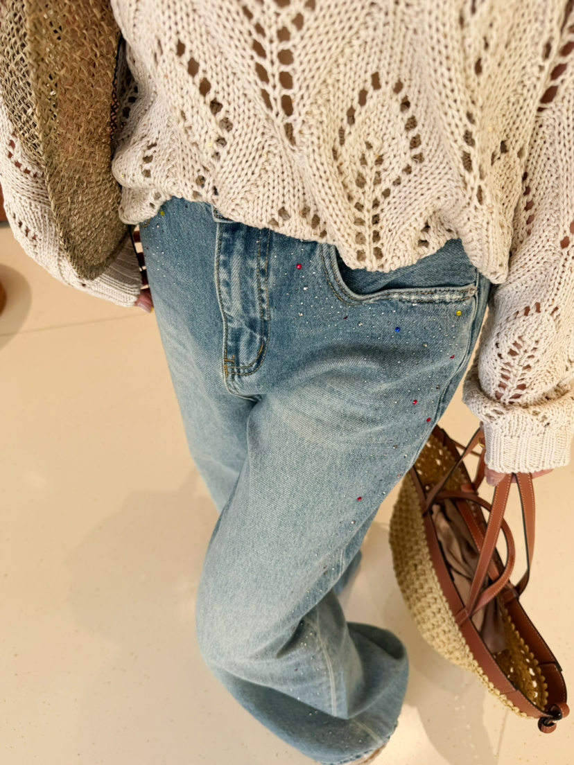 2604204    烫钻点缀 直筒牛仔裤