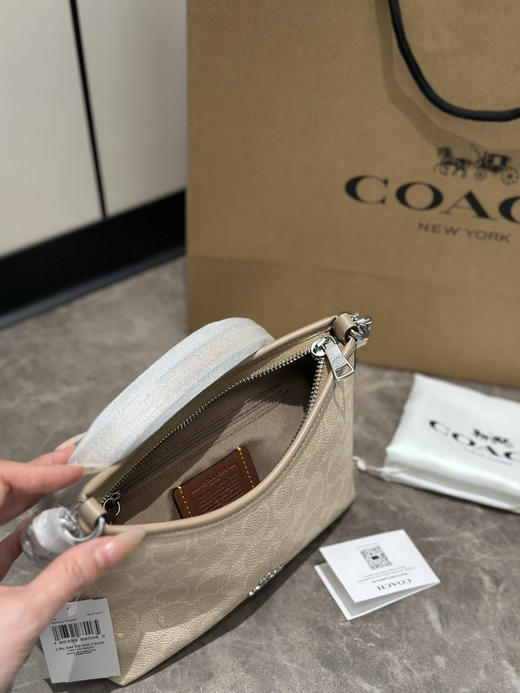 代购级 蔻驰𝗰𝗼𝗮𝗰.𝗵 𝗺𝗶𝗻𝗶 𝗵𝗼𝗯𝗼流浪包 商品图8