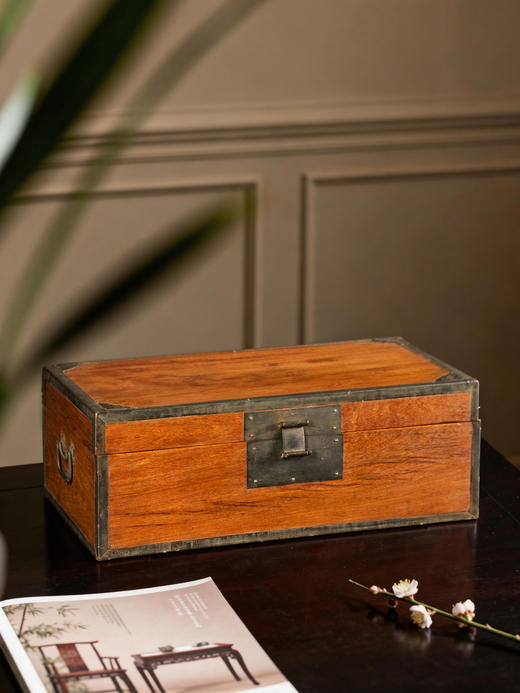 清早期 黄花梨铜包角独板文房箱 商品图0