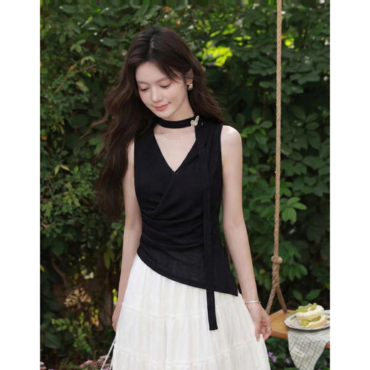 鹿向南「法式情书」气质V领黑色背心吊带女夏季新款显瘦无袖上衣 商品图0