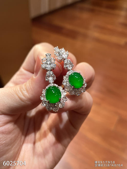 高冰种浓艳绿蛋面耳坠【6025704】具体价格微信咨询 商品图2