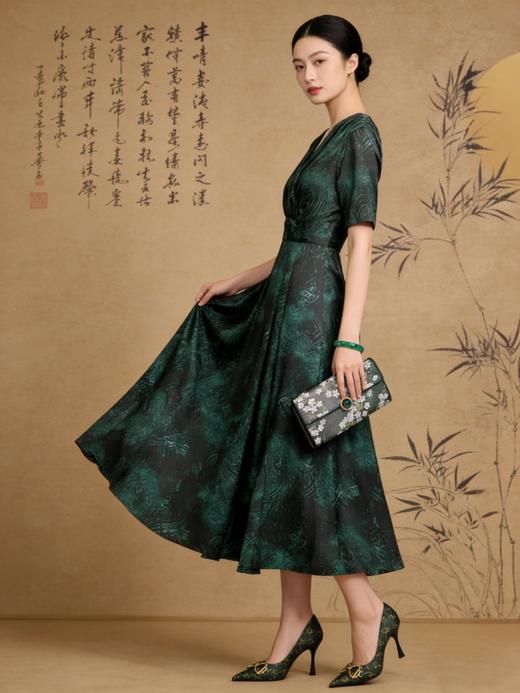 SC2S56_庭芜绿色_连衣裙_夏季_垂坠显瘦通勤优雅 A 字摆_高级女装_BERNIEELEN伯妮斯茵 商品图1