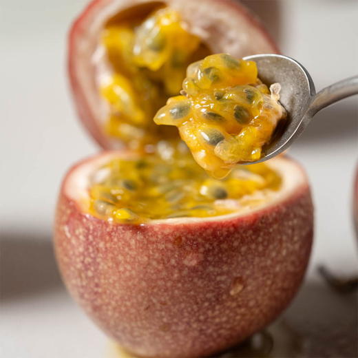 蜜桃百香果（微带果酸）丨颠覆认知的紫皮百香果，风味汁水都足，微带果酸。可以用吸管喝的百香果，香气依旧很足⭐️顺丰快递 商品图0