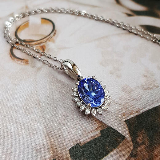 【天然正品】AU750白金镶钻镶天然近全净体5A级1.131克拉坦桑石吊坠项链16.9*8.3*5.6MM（皆取最大值）190326NJS18 商品图3