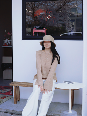 【凉感透气 清爽亲肤 天丝亚麻镂空针织衫】一字领修饰肩颈线条 微喇袖遮肉显瘦 自带氛围感