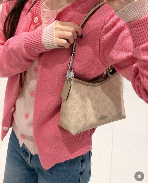 代购级 蔻驰𝗰𝗼𝗮𝗰.𝗵 𝗺𝗶𝗻𝗶 𝗵𝗼𝗯𝗼流浪包 商品图6