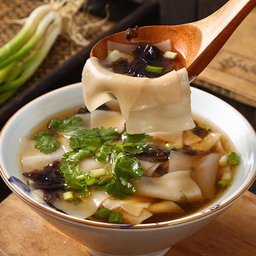 【爽滑又细腻❗配料丰富】酸汤面叶桶装160g非油炸夜宵充饥速食早餐整箱批发方便面泡面零食。ri 商品图3