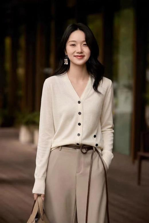 多穿扭扭衫~6A级白厂丝羊毛双层V领外套女慵懒开衫SYM260593 商品图2