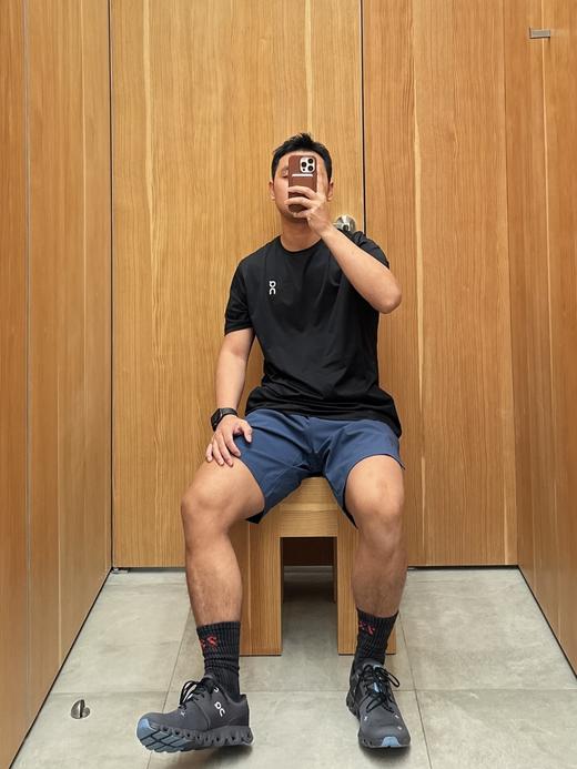 即发订单，龚俊同款！On 昂跑（On Running）品牌的Active-T 2系列男士 / 中性款运动短袖 T 恤  黑色网格速干t 商品图3