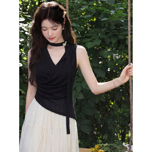 鹿向南「法式情书」气质V领黑色背心吊带女夏季新款显瘦无袖上衣 商品图1
