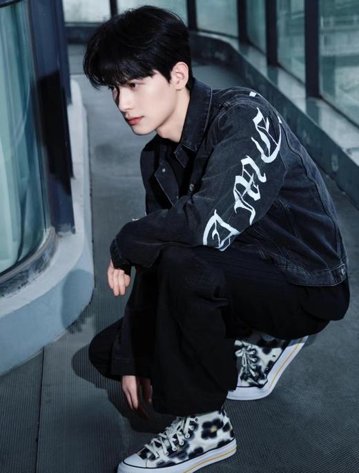 F040711春夏季新款做旧复古街头涂鸦背后梵文字母水洗牛仔外套 商品图11