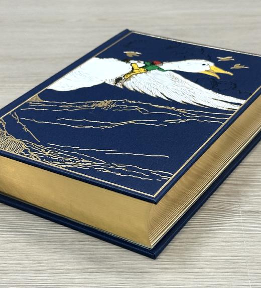 【限量珍藏版】《尼尔斯骑鹅旅行记》，封面进口漆布材质，书口三面鎏金【前50位下单送石琴娥签名钤印书票，赠完即止】 商品图3